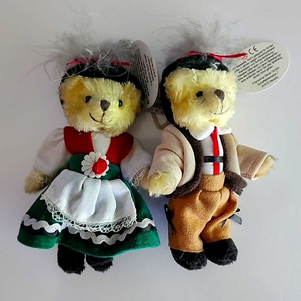 Disney Epcot Germany pavilion Boy and Girl Teddy Bear ornaments mini